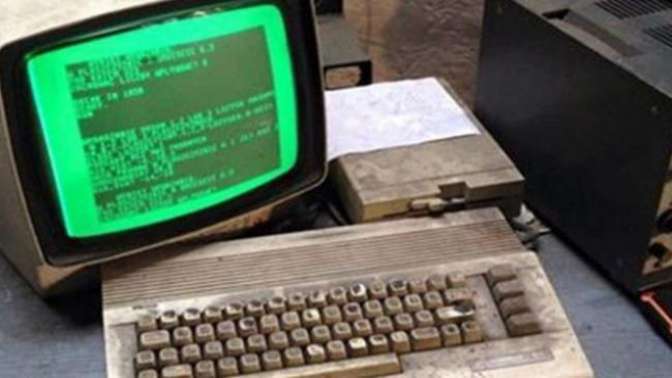 25 yıldır Commodore 64 kullanıyor